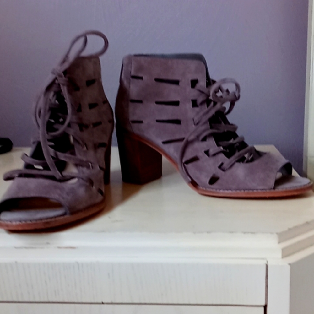 Vince Comuto suede sandals